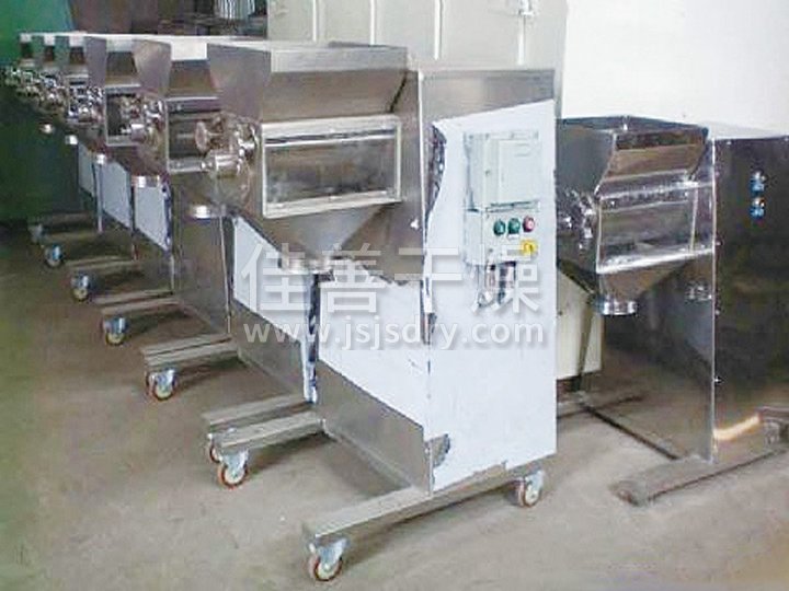 Swing granulator